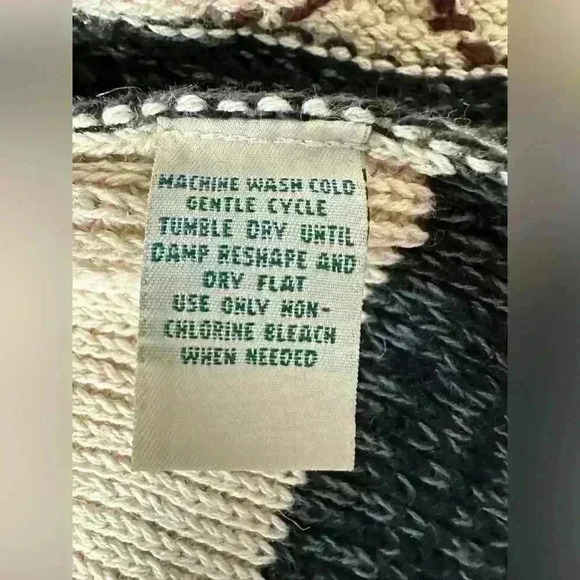 St. John’s Bay Crocheted Vest Size Small - Picture 8 of 9